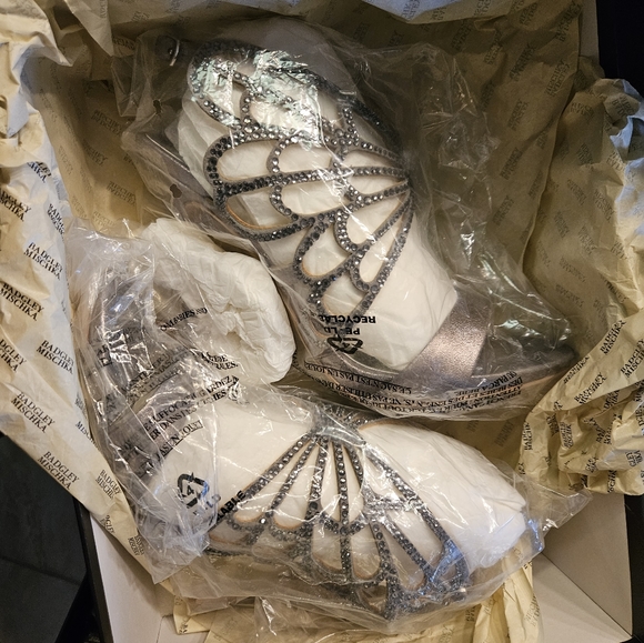 Badgley Mischka Rhinestone Butterfly Steletto high heels 7.5 new - Picture 12 of 16